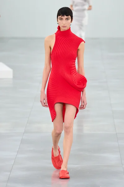 Look 3